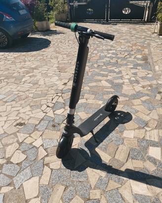 Monopattino elettrico Augment ES 210 con batteria