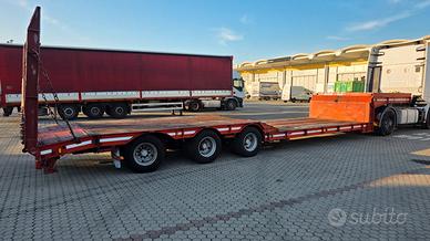 Semirimorchio Bertoja con rampe collo d'oca ribass