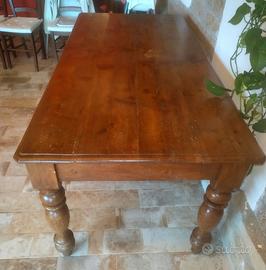 Tavolo in noce del 1900