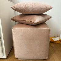 Puff e cuscini rosa