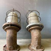 Coppia di lampade da muro industriali anni ’60