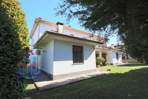 Villa di 120 m² con 5 locali e box auto a Crevalco