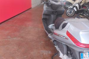 scooter 125cc colore grigio  non e più.  in.  vend