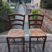 due sedie legno con seduta in paglia