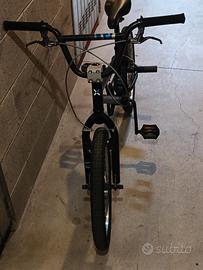 Bicicletta TIPO BMX per bambino