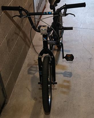 Bicicletta TIPO BMX per bambino