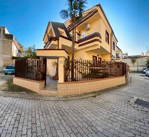 ? Villa capofila in vialetto privato, con ampio sp