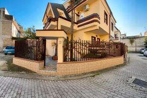 ? Villa capofila in vialetto privato, con ampio sp