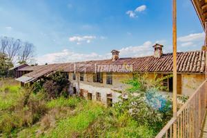 CASCINA CON TERRENO DA RISTRUTTURARE