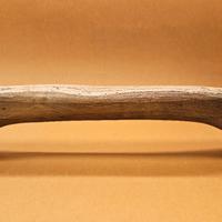 Vecchia maniglia per porta in legno