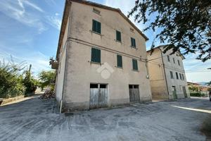 5 LOCALI A GUBBIO