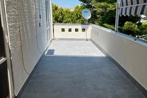 Appartamento con ampio terrazzo