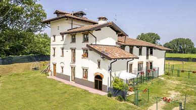 Rustico / Casale di 1240 m² con 4 locali a Novara