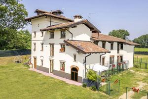 Rustico / Casale di 1240 m² con 4 locali a Novara