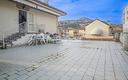 4-locali-con-box-e-terrazzo