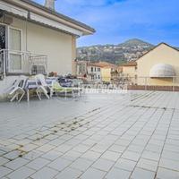 4 LOCALI CON BOX E TERRAZZO