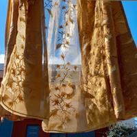 Tre tende in organza di seta ricamate