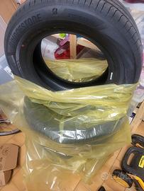 Gomme Estive Bridgestone Turanza 215 65 R16 98H