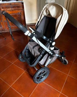 Trio Bugaboo con passeggino, navicella ed ovetto.