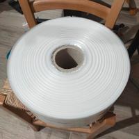 Taglierina saldatrice e bobina di polietilene