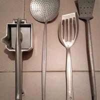 VECCHI ARNESI UTENSILI DA CUCINA VINTAGE 
