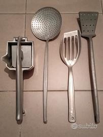 VECCHI ARNESI UTENSILI DA CUCINA VINTAGE 
