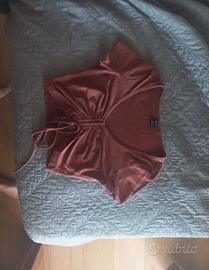 maglie e pantaloni per ragazza