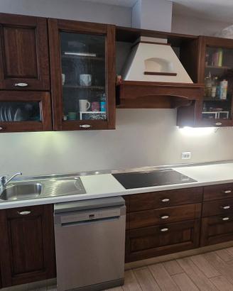 Cucina completa in legno noce