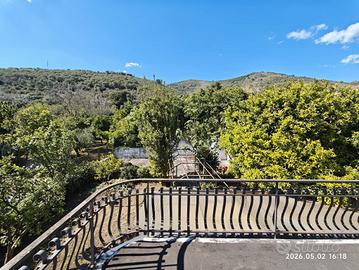 Villa al centro con giardino
