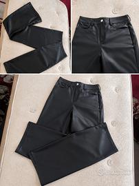 Pantaloni a zampa in pelle e vita alta 