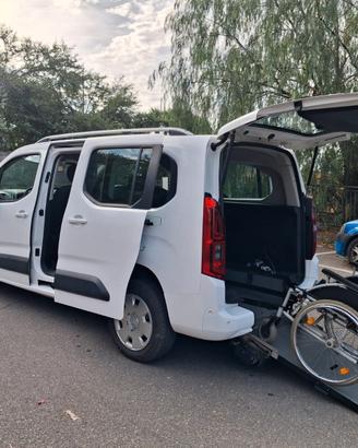 Opel Combo Life Pianale ribassato con rampa disabi