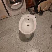 sanitari bidet e lavandino bagno