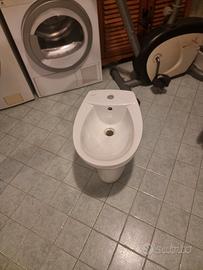 sanitari bidet e lavandino bagno