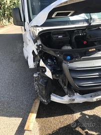 AUTOCARRO MERCEDES BENZ PROLUNGATO INCIDENTATO