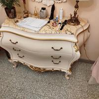 TRIS DI COMO' E COMODINI IN LEGNO AVORIO E DECORI 