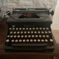 Macchina per scrivere Everest nera