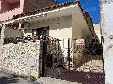 Palazzo / Stabile di 151 m² con più di 5 locali a 