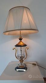 Grande abatjour da tavolo a forma di urna