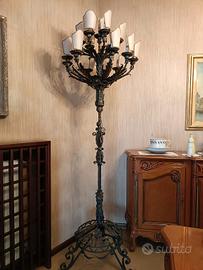 Lampada da terra in ferro battuto di Marsura