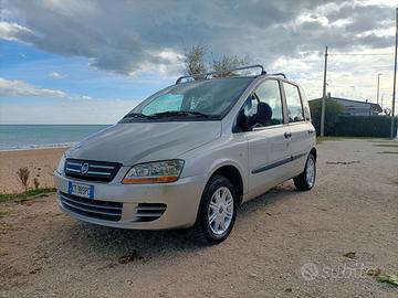 Fiat Multipla bipower.