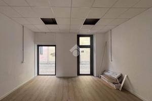 NEGOZIO A CAVENAGO DI BRIANZA