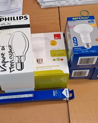 mix di lampadine vari tipi a stock