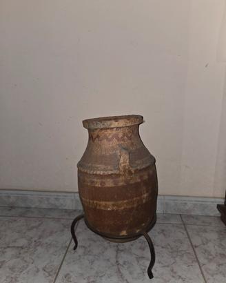 anfora di terracotta vintage