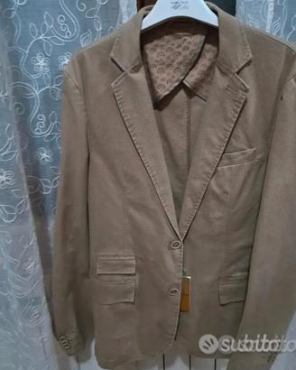 Giacca nuova, mai indossata, con cartellino.