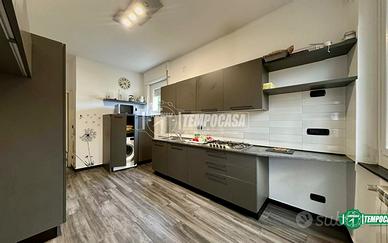 4 CAMERE - DOPPI SERVIZI - RISTRUTTURATO CON VISTA