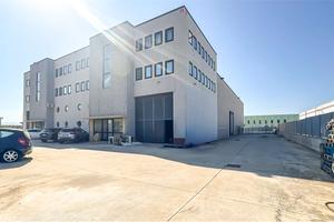 Capannone con uffici