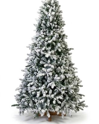 albero di natale innevato
