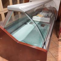 banco frigo alimentari salumi e formaggi 