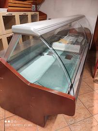 banco frigo alimentari salumi e formaggi 