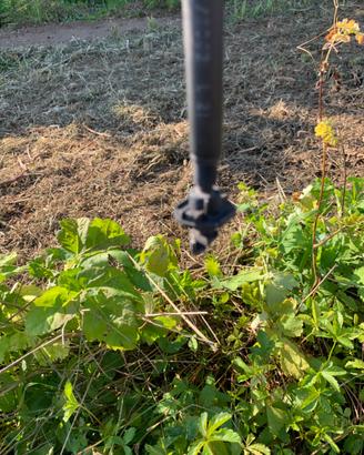 Braccetti per Kiwi pali cemento impianto irriguo